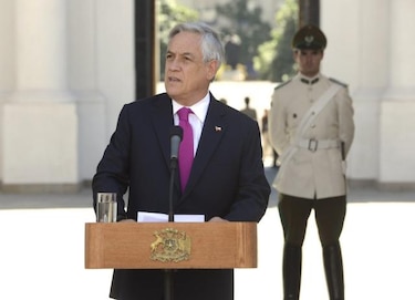 Chile elimina ley que obligaba a mujeres a esperar 270 días para volver a casarse tras divorcio