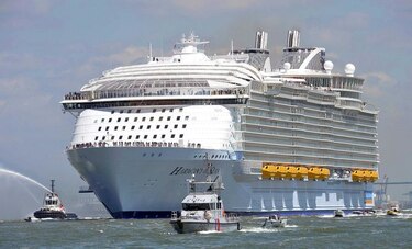 El barco crucero más grande del mundo zarpa de Francia