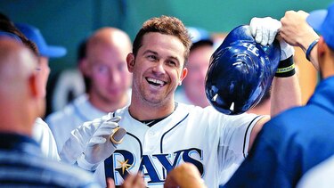 Evan Longoria pasa de los Rays a los Gigantes