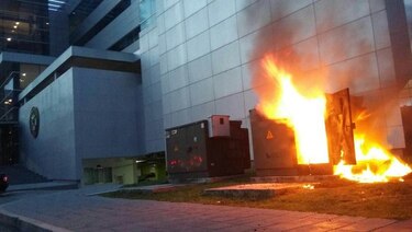 Desalojan el pleno de la Asamblea tras explosión de un transformador