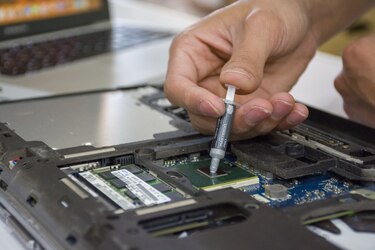 Senacyt lanza convocatoria de becas para formar expertos en semiconductores