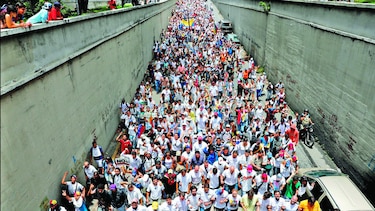 Oposición completa marcha