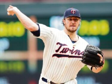 Phil Hughes hace historia en Minnesota
