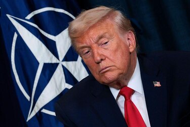 Por qué el dólar cayó a su nivel más bajo en 4 años y por qué a Trump no le preocupa