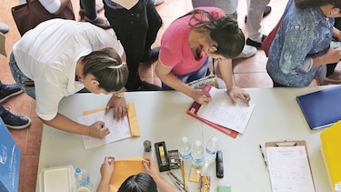 70 mil jóvenes salen cada año a buscar empleo