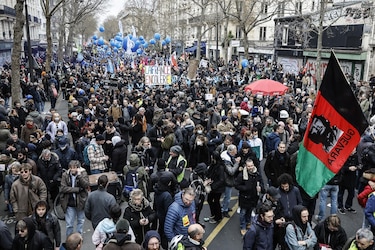 Más de 200 detenidos y 175 policías heridos tras una nueva jornada de protestas en Francia