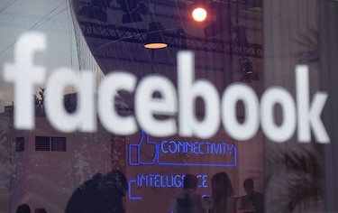 Facebook lanza versión básica de Messenger