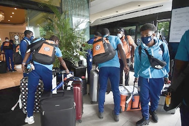 Llega Anguila y Edgar Bárcenas recibe permiso para quedarse