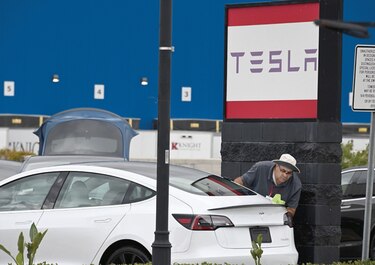 Tesla retirará 30 mil unidades en China por desperfectos 