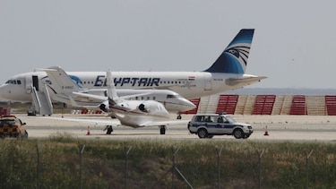 Liberados casi todos los pasajeros de avión egipcio secuestrado y desviado a Chipre
