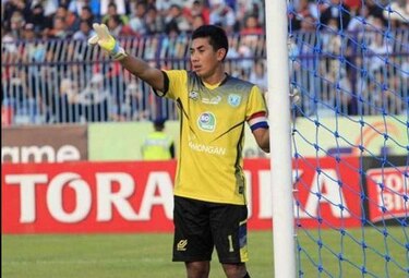 Muere arquero tras chocar con un compañero en Indonesia