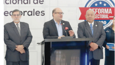La residencia electoral centró el debate de la comisión