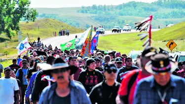Grupos sioux acampan en contra de oleoducto