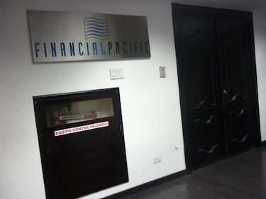 Suspenden audiencia preliminar por el caso Financial Pacific; juez nombra defensores de oficio