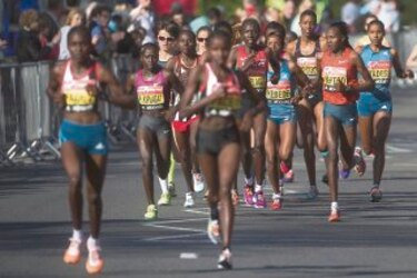 Muere participante en maratón de Londres y desaparece corredora