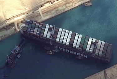 Fracasa el intento de reflotar el buque de bandera panameña encallado en el Canal de Suez
