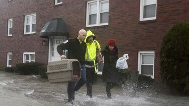 Costa noreste de Estados Unidos se alista para más inundaciones