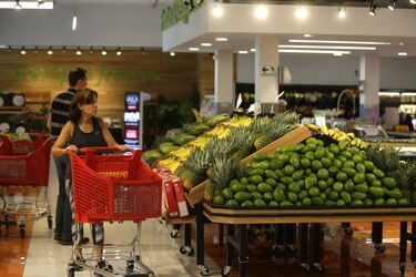 Inflación afecta a los panameños: 8 de cada 10 buscan ahorrar en sus compras 