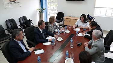 Representantes de gremios periodísticos se reúnen con la diputada Zulay Rodríguez