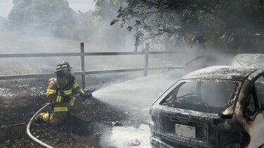 Cuerpo de Bomberos: hasta junio se han incendiado 262 vehículos en todo el país