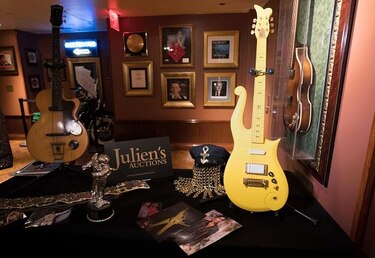 Una guitarra eléctrica de Bob Dylan se vende por 495 mil dólares