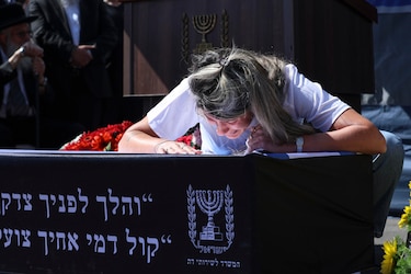 Oficina de Netanyahu confirma haber recibido de Cruz Roja el cuerpo de otro rehén