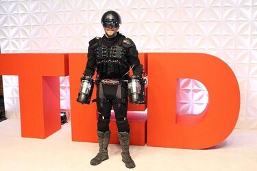 Inventor británico despega con traje especial al estilo Iron Man