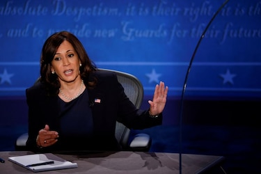 Kamala Harris suspende sus viajes por casos de la Covid-19 en su entorno