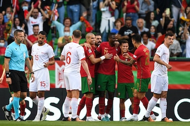 Portugal golea a Suiza (4-0) con doblete de Cristiano Ronaldo