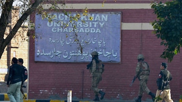 Pakistán: 20 muertos en ataque a universidad