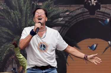 Carlos Vives hace vibrar a Madrid a ritmo de vallenato en el concierto de la Hispanidad
