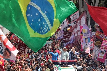 ‘El último baile’: Lula cierra su campaña en São Paulo ante una multitud vestida de rojo