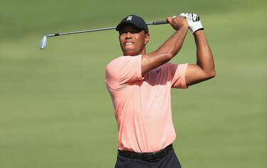 Woods arranca en la cima del Tour Championship de la PGA