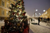 Así se ilumina el mundo para recibir la Navidad