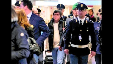 Italia aplaza juicio por corrupción hasta febrero