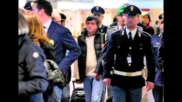 Italia aplaza juicio por corrupción hasta febrero