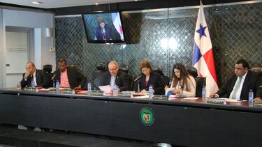 Comisión de Credenciales sesiona para tratar denuncia a Benavides