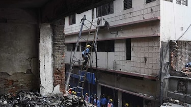 Bangladesh: fuego causa 81 muertos en zona antigua de Daca