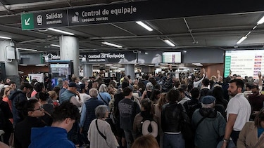 Cómo el tren de alta velocidad de España pasó de ser un modelo a sufrir dos accidentes el mismo año