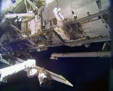 Astronautas salen por segunda vez al espacio para reparar avería en la EEI