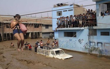 Perú: Alud deja 5 muertos en Andes; Lima afronta desbordes