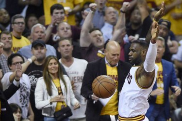 LeBron y Love, claves en la paliza de Cavaliers a Raptors