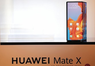 Huawei presenta su nuevo teléfono móvil plegable
