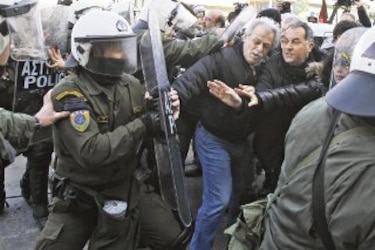 Merkel y Sarkozy impulsan cambio en Tratado de Lisboa