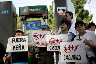 Marchan en México contra fuerte aumento de combustibles