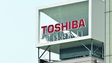 Toshiba retoma venta de unidad de chips
