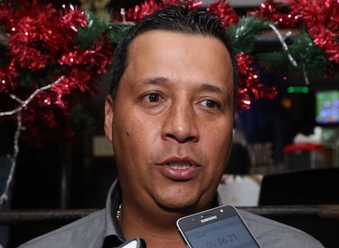 Árabe Unido cesa al técnico Carlos Ruiz