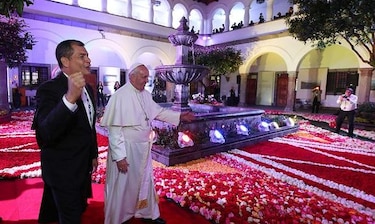 El papa Francisco se reúne con el presidente de Ecuador en privado