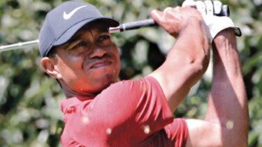 Tiger Woods tiene problemas en el cuello, deja torneo
