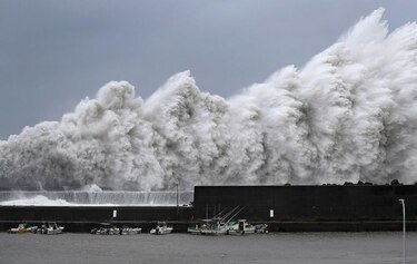Japón sufre los embates del poderoso tifón 'Jebi'